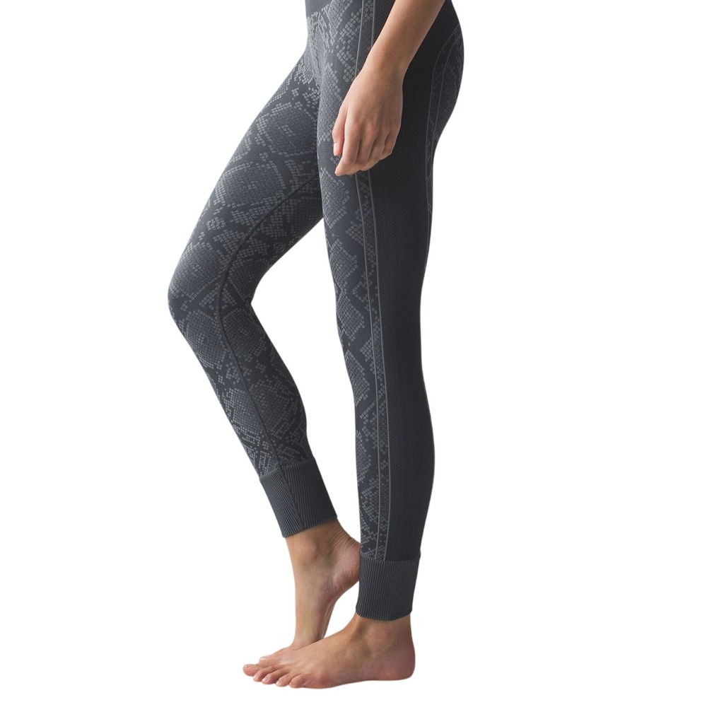 Lululemon Ebb to Street Tight Grey Snakeskin Jacquard Yoga Leggings SIZE 4
